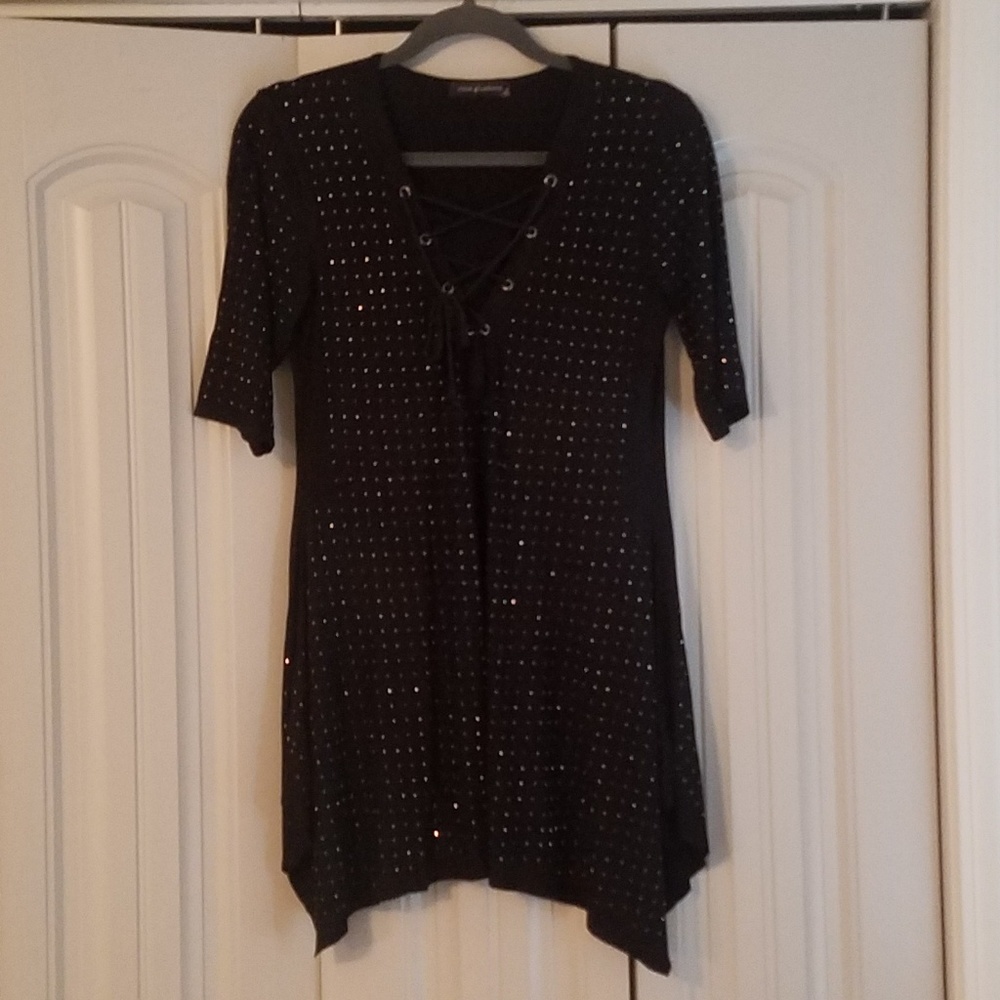 Voice of California Top Size M NWOT!